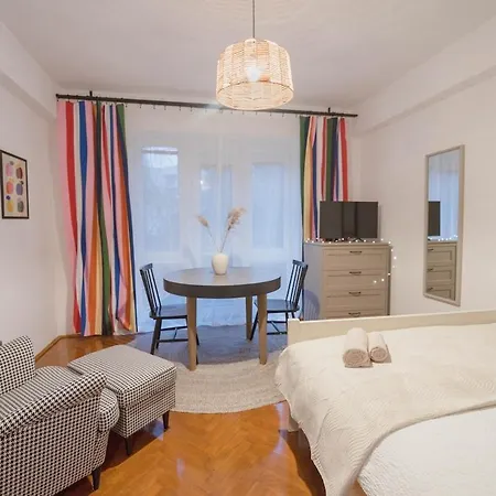 Vibrant & Cozy - A Colorful Base *