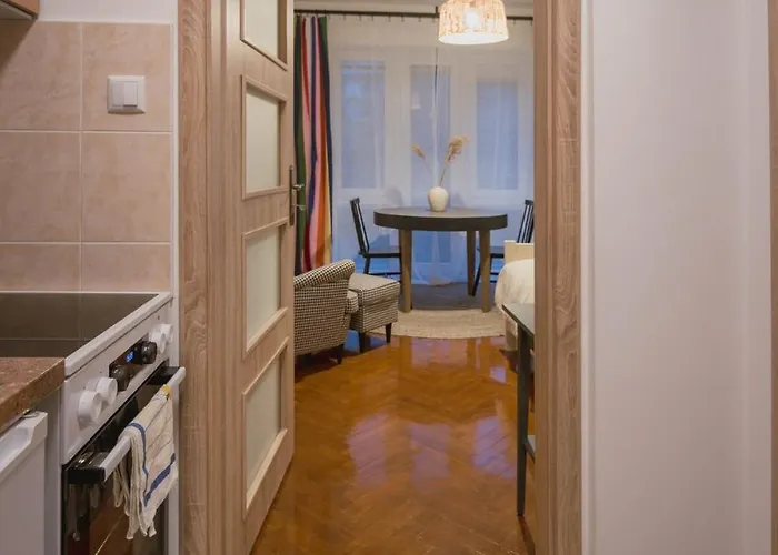 Vibrant & Cozy - A Colorful Base Apartman Pozsony