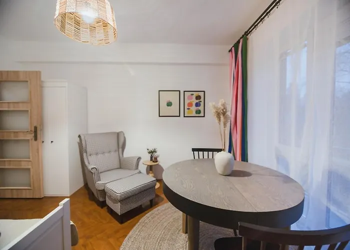 Daire Vibrant & Cozy - A Colorful Base Bratislava